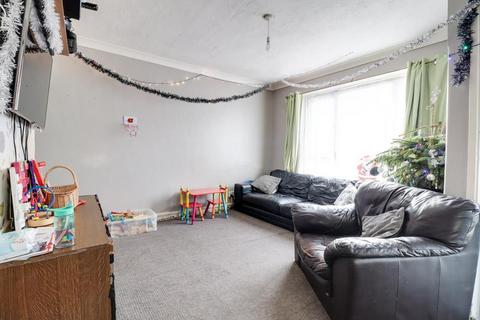 9 Bruton Avenue, Westcliff-on-sea, SS0 0HW