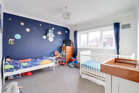 9 Bruton Avenue, Westcliff-on-sea, SS0 0HW