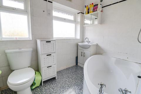 9 Bruton Avenue, Westcliff-on-sea, SS0 0HW
