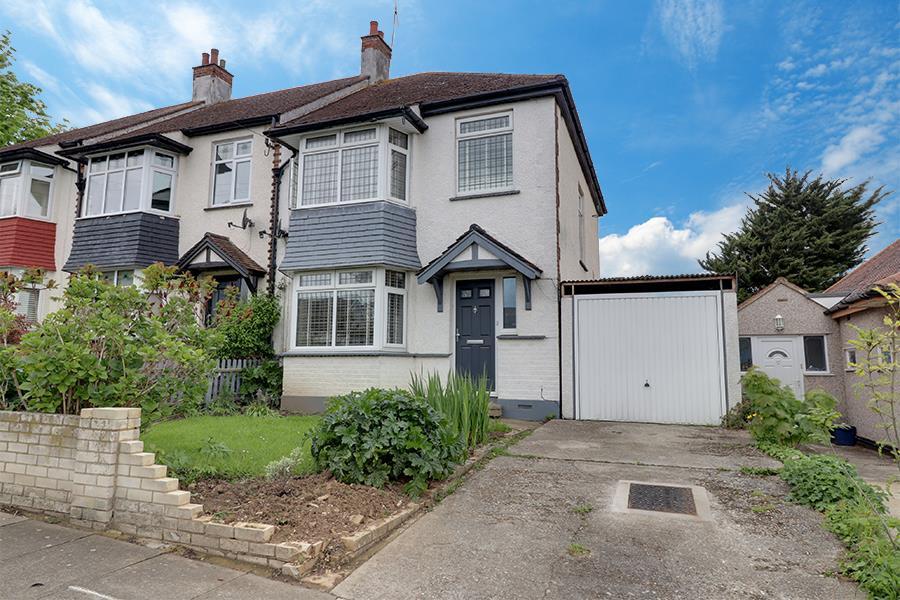Picketts Avenue, LeighonSea SS9 3 bed semidetached house for sale