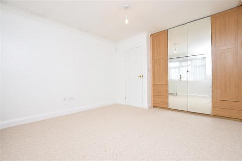 1 bedroom flat to rent, Uxbridge Road, Hampton Hill