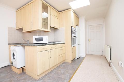 1 bedroom flat to rent, Uxbridge Road, Hampton Hill