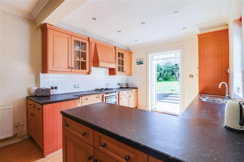 2 bedroom detached bungalow for sale, Taunton Drive, Westcliff-on-Sea SS0