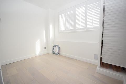 2 bedroom flat to rent, Wellesley Road, Twickenham
