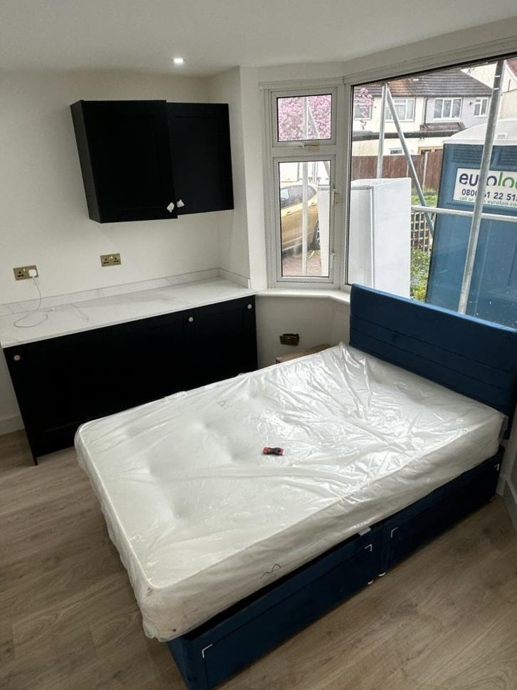 Weald Rise, Harrow Studio £1,100 pcm (£254 pw)