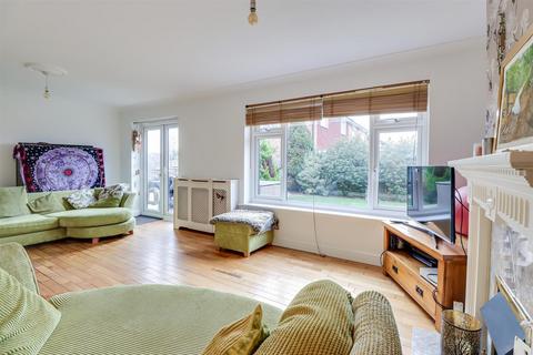 3 bedroom semi-detached house for sale, Thornhill, Leigh-on-Sea SS9