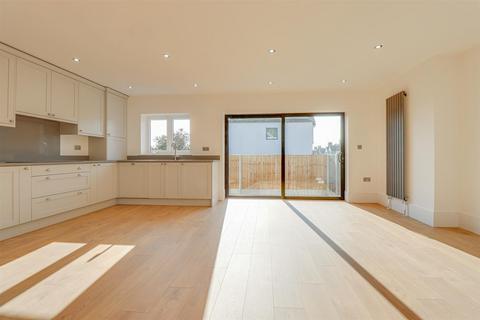 118 Ambleside Drive, Southend-on-sea, SS1 2UN