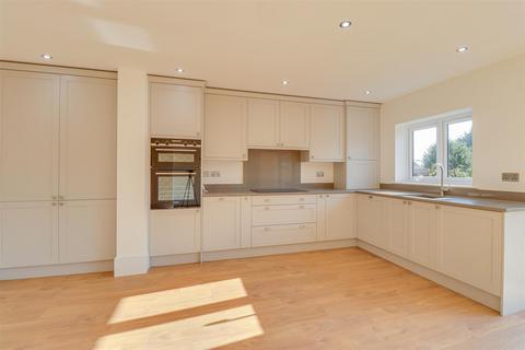 118 Ambleside Drive, Southend-on-sea, SS1 2UN