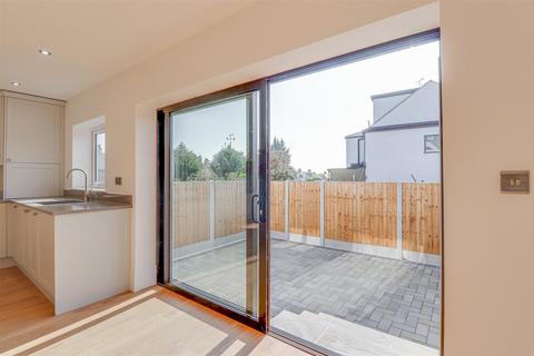 118 Ambleside Drive, Southend-on-sea, SS1 2UN