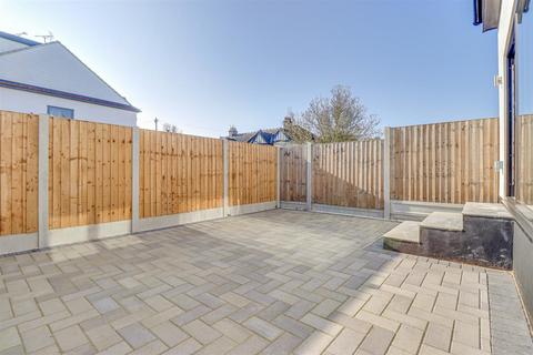 118 Ambleside Drive, Southend-on-sea, SS1 2UN