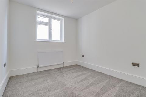 118 Ambleside Drive, Southend-on-sea, SS1 2UN