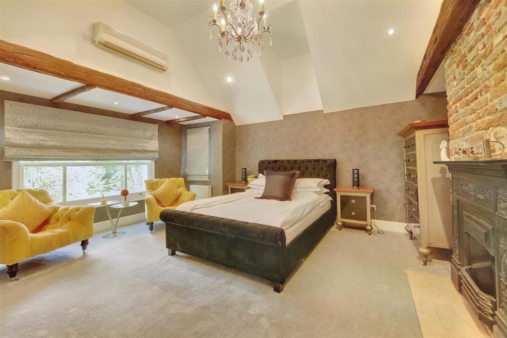 Master Bedroom 2.jpg