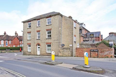 2 bedroom flat to rent, Mill Road, Salisbury