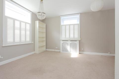 2 bedroom flat to rent, Mill Road, Salisbury