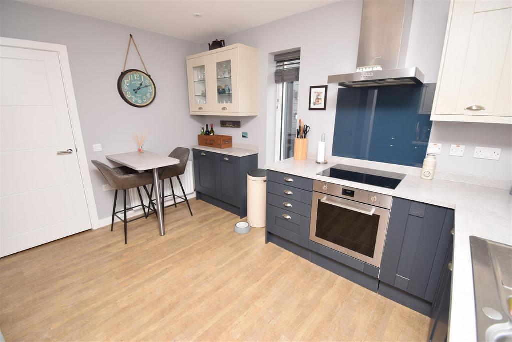 Kitchen (2).jpg