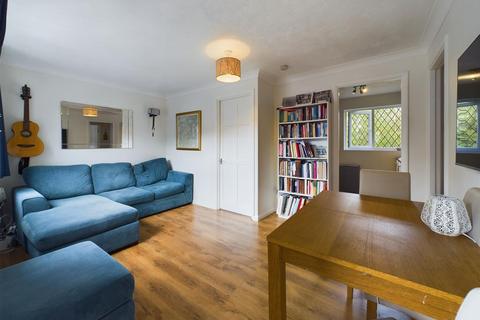 2 bedroom flat for sale, Kings Chase, East Molesey