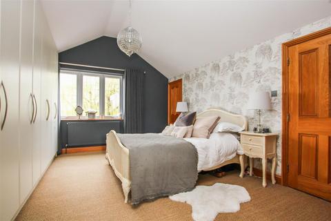 3 bedroom semi-detached house for sale, Ashwells Road, Pilgrims Hatch, Brentwood