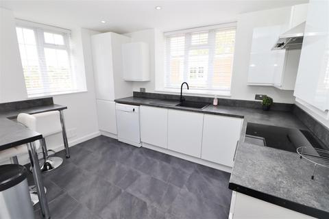 2 bedroom apartment to rent, Craigmount, Radlett