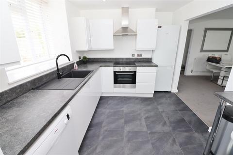 2 bedroom apartment to rent, Craigmount, Radlett