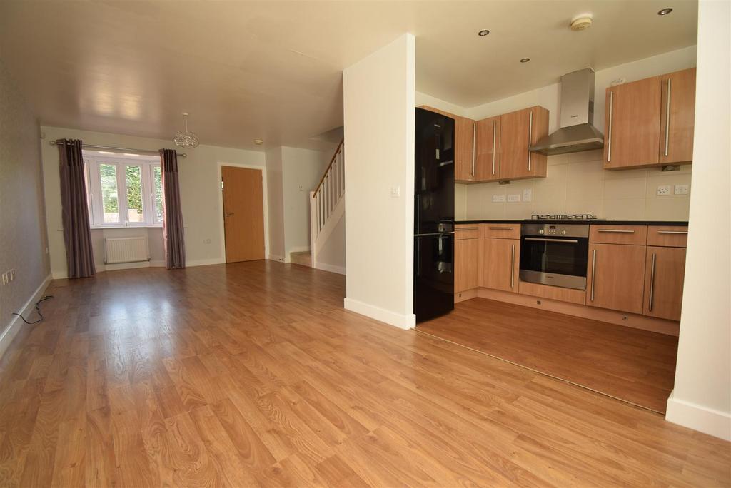 Hanson Court, Normanton WF6 3 bed semidetached house £995 pcm (£230 pw)