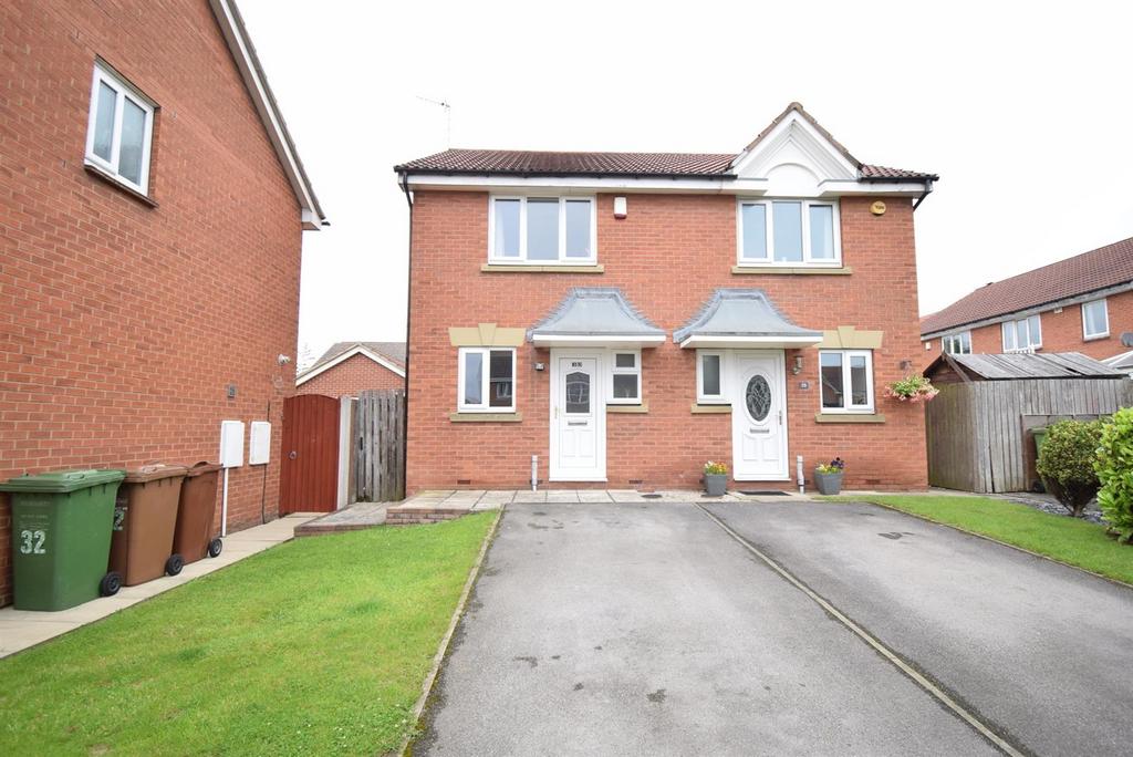Holly Approach, Ossett WF5 2 bed semidetached house to rent £875 pcm