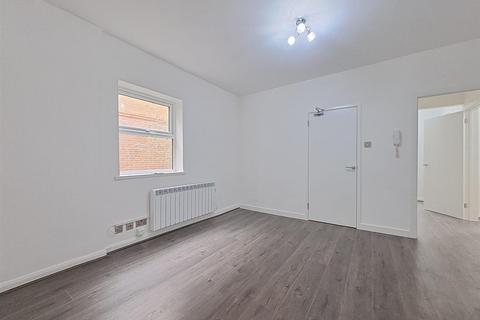 2 bedroom flat to rent, Laburnham Road, Maidenhead