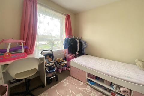 3 bedroom flat for sale, Montgomery Road, Farnborough GU14