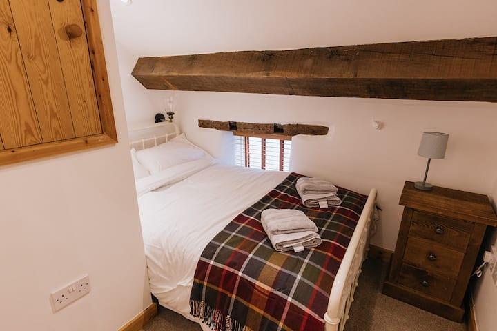 Second bedroom.jpeg