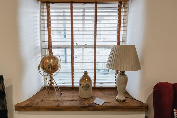 Living room window.jpeg