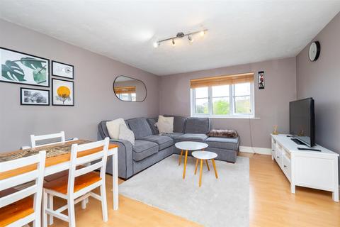 2 bedroom apartment for sale, Mullards Close, Mitcham