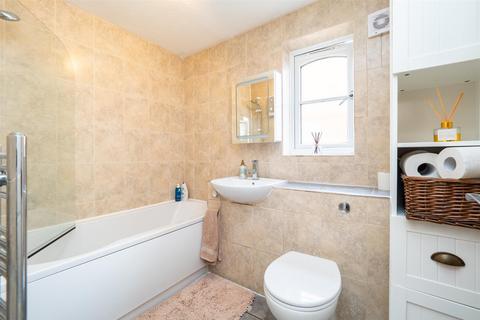 156 Mullards Close, Mitcham, CR4 4FF