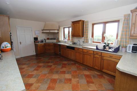 3 bedroom bungalow to rent, Chudleigh, Newton Abbot