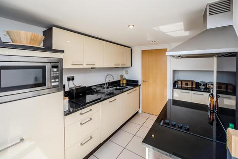2 bedroom apartment for sale, Park Road, Elland HX5