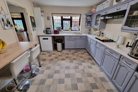 4 bedroom detached house for sale, Prince Of Wales Road, Caister-On-Sea