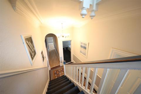 7 bedroom semi-detached house for sale, Westbourne Avenue, Hull