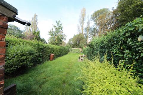 7 bedroom semi-detached house for sale, Westbourne Avenue, Hull