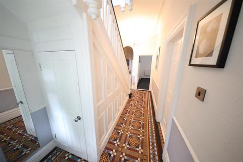 7 bedroom semi-detached house for sale, Westbourne Avenue, Hull