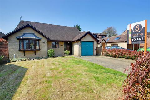 3 bedroom detached house to rent, Five Acres, Kings Langley