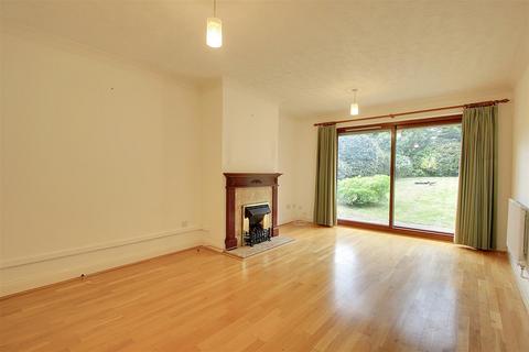3 bedroom detached house to rent, Five Acres, Kings Langley