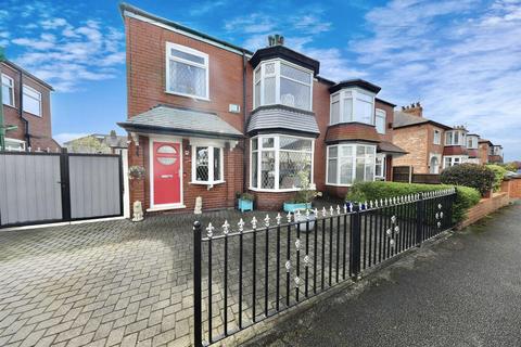 3 bedroom semi-detached house for sale, Strathmore Avenue, Hull