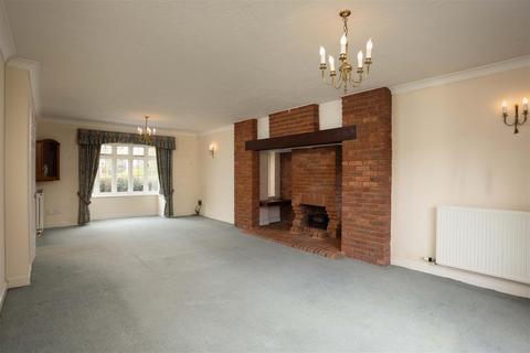 4 bedroom detached house for sale, Wigton Park Close, Leeds LS17