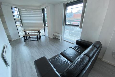 2 bedroom apartment to rent, City Point 2, Chapel Street, Salford