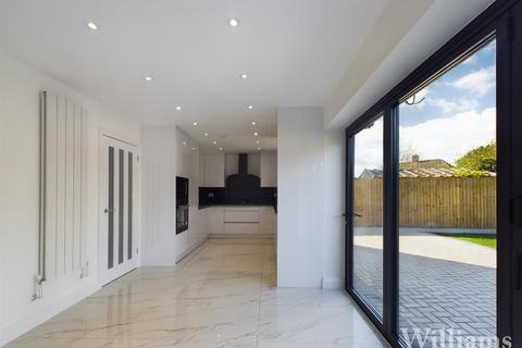 5 bedroom end of terrace house for sale, Lee Road, Aylesbury HP21