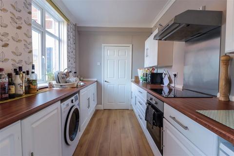2 bedroom flat for sale, Closefield Grove, Whitley Bay