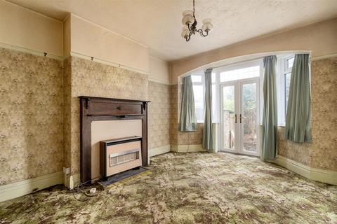 3 bedroom end of terrace house for sale, Sandhurst Drive, Ilford