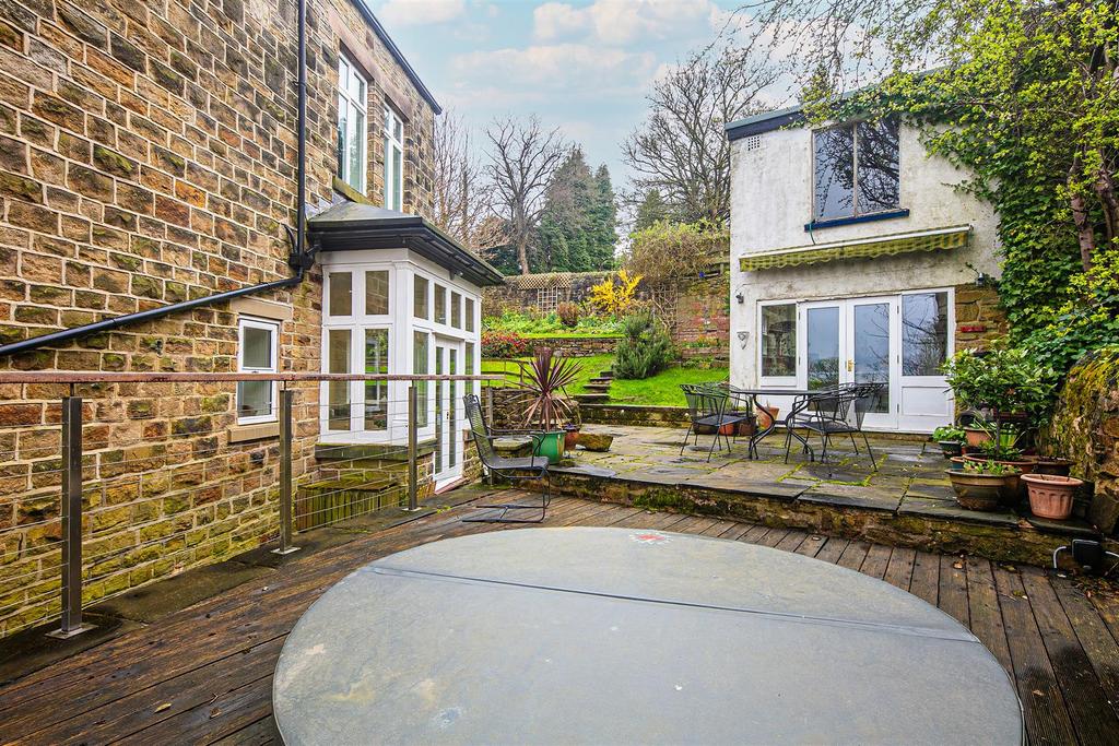 Side terrace and back of garage