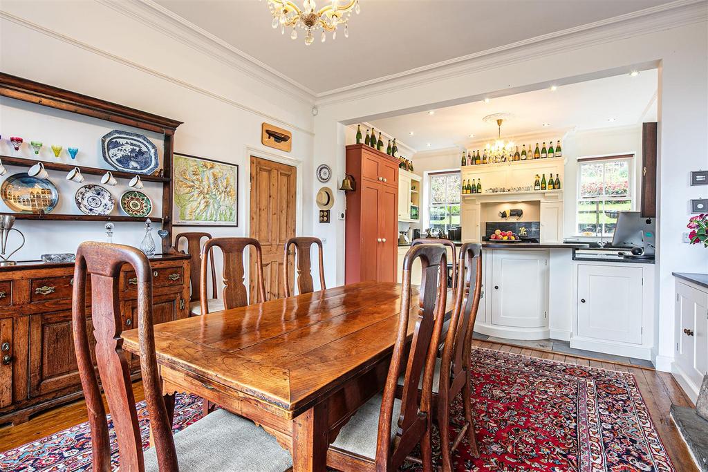 Dining area through to kitchen