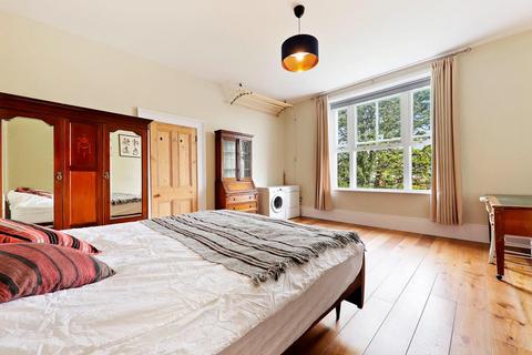 3 bedroom flat for sale, Border Road, London