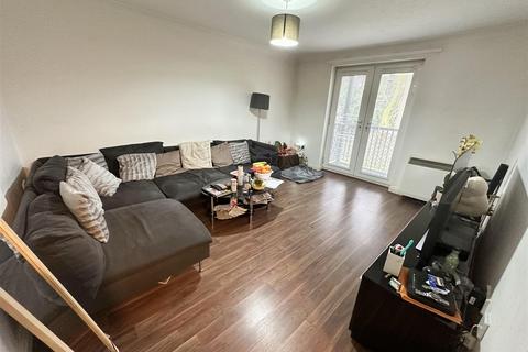 2 bedroom flat for sale, Wood Court, 205 Brooklands Road, Sale