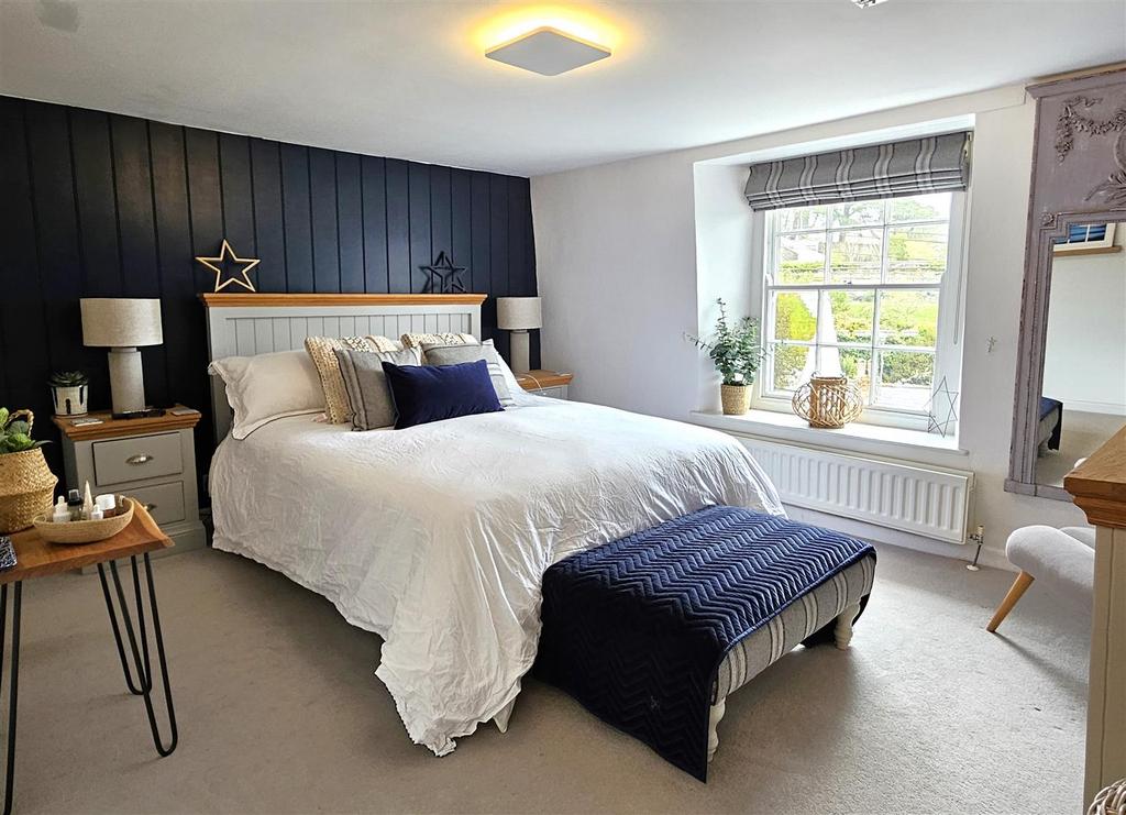New king bedroom